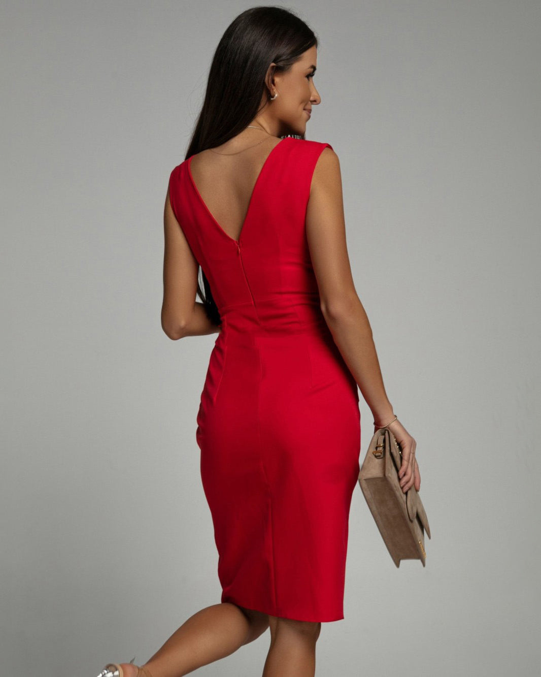 BRENDA - Figurbetontes Kleid mit V-Ausschnitt und Schlitz