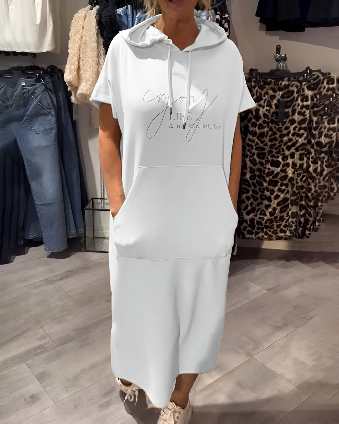 Klara - Lässiges Kleid mit Kapuze und femininer Passform