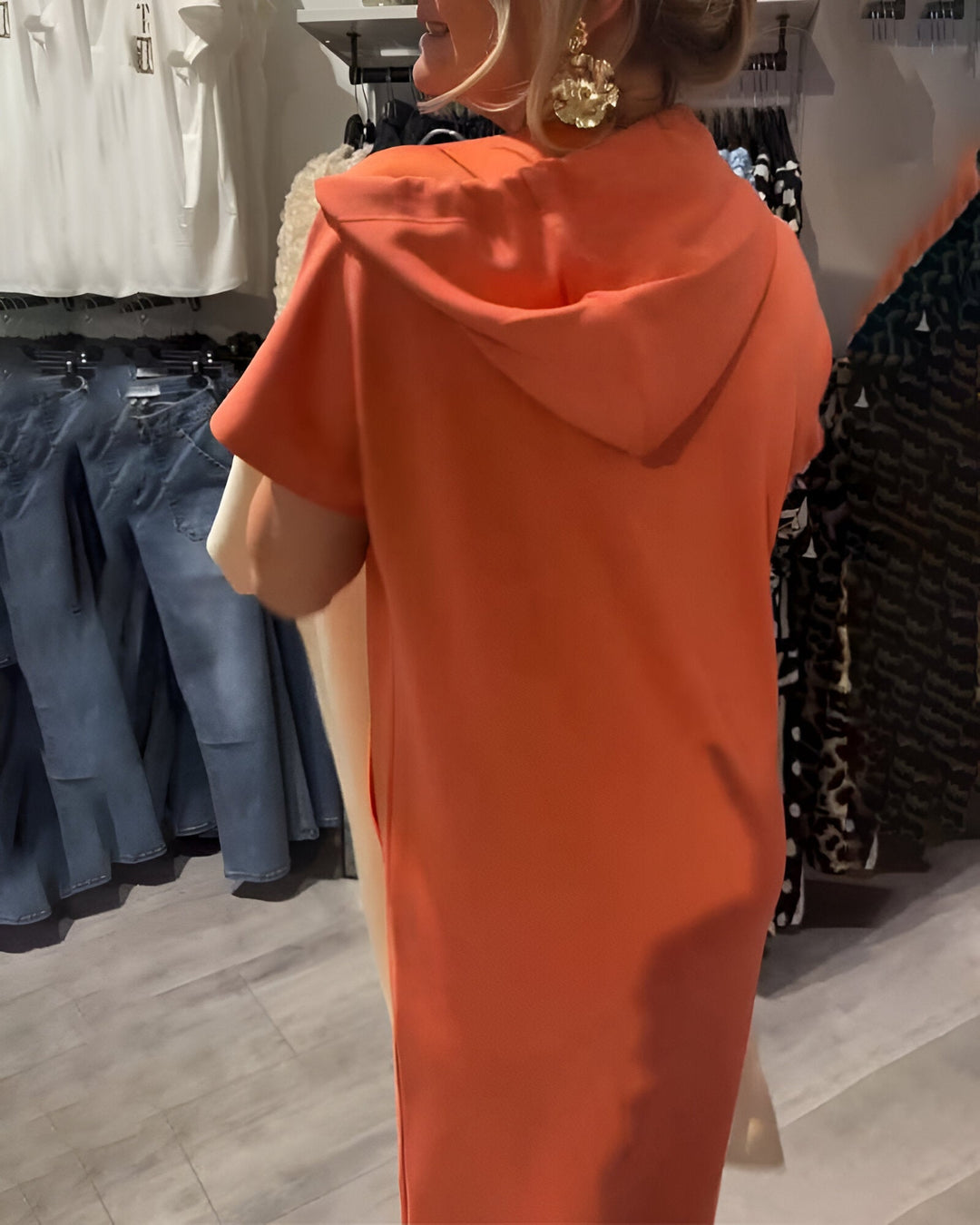 Klara - Lässiges Kleid mit Kapuze und femininer Passform