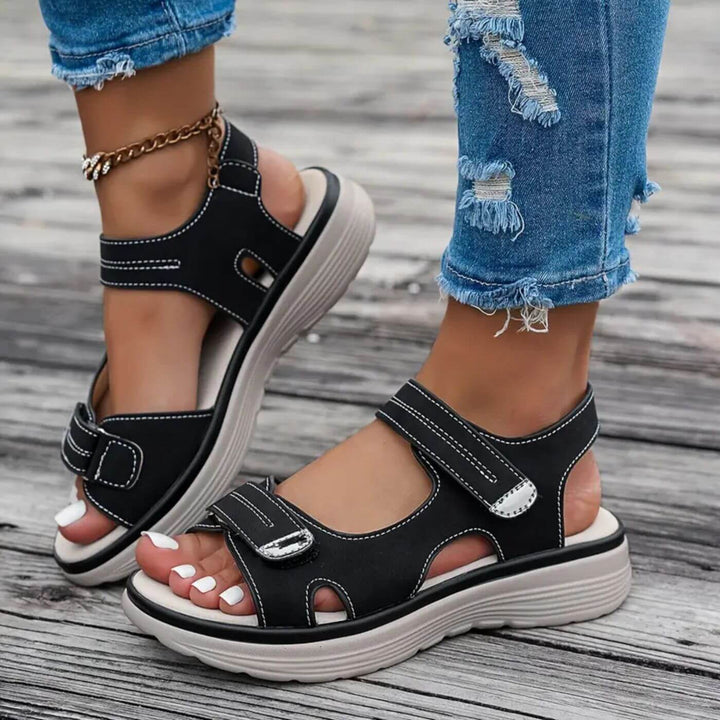 Rita - Bequeme Sandalen mit Keilabsatz und Riemchen