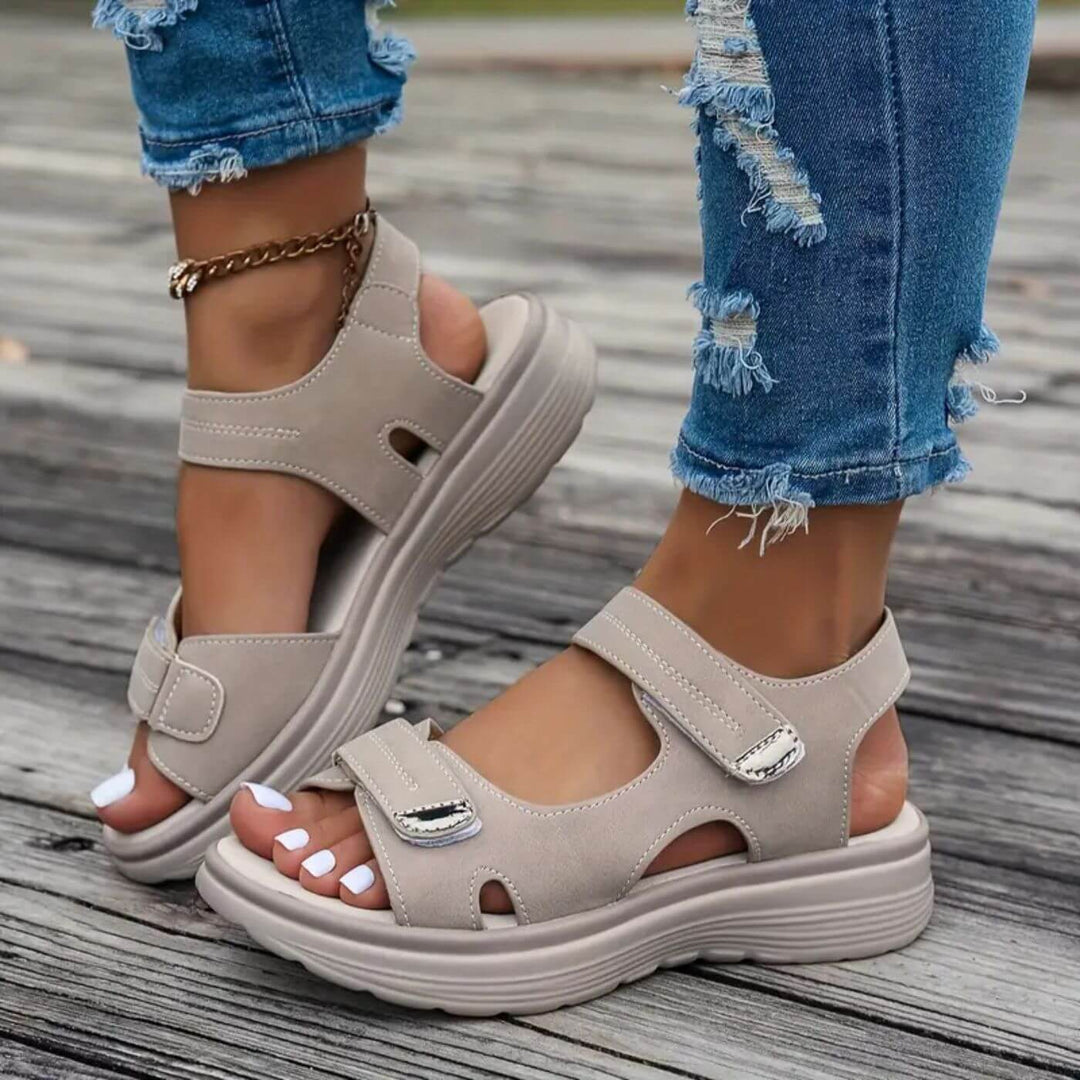 Rita - Bequeme Sandalen mit Keilabsatz und Riemchen