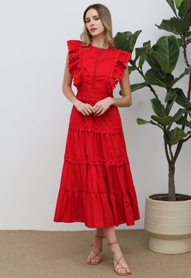 ÄRMELLOSES MIDIKLEID MIT HÄKELBESATZ IN ROT