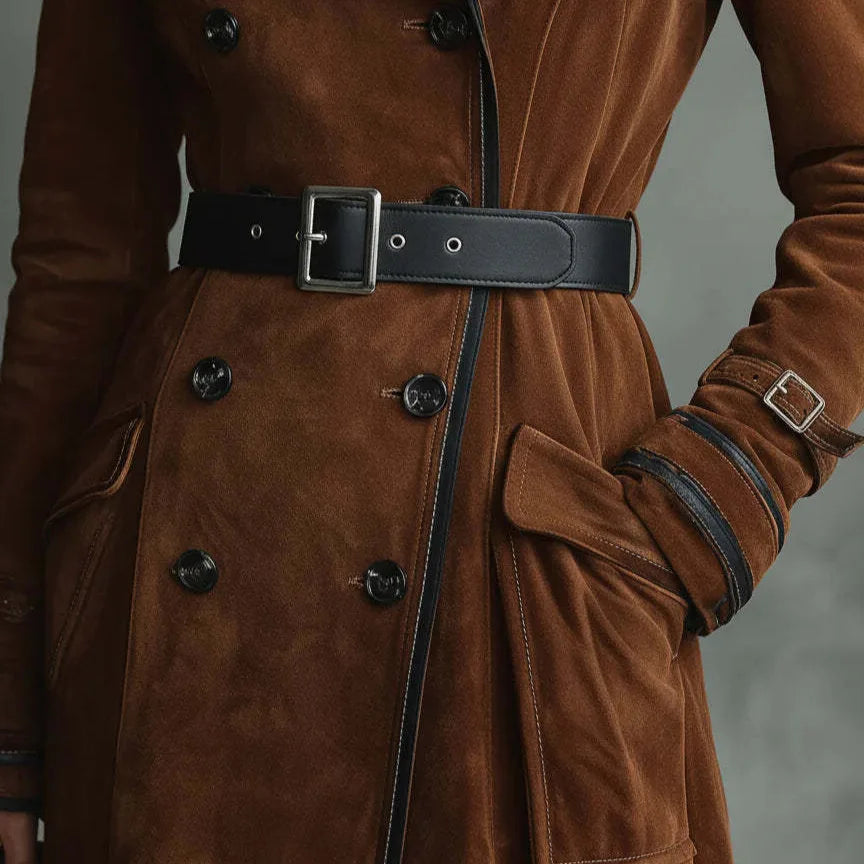 Elara – Langer Trenchcoat aus aus Wildleder-Optik