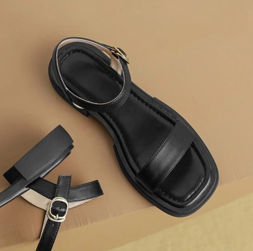 Brigitte - Elegante und bequeme Sandalen