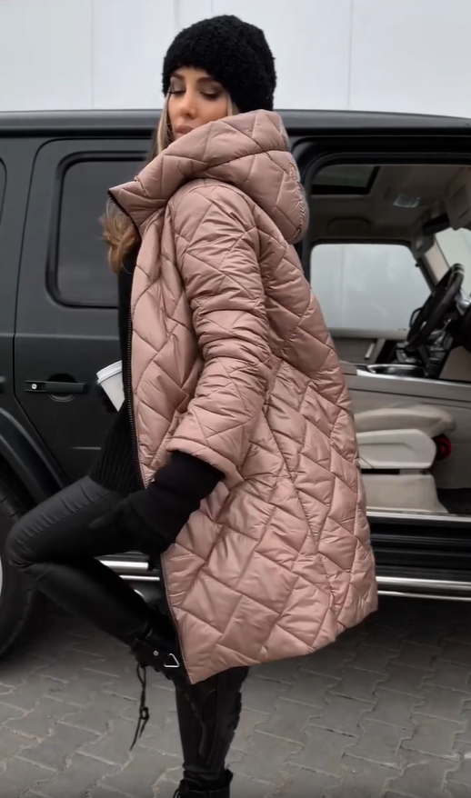 Selina - Elegante gesteppte Daunenjacke mit Kapuze