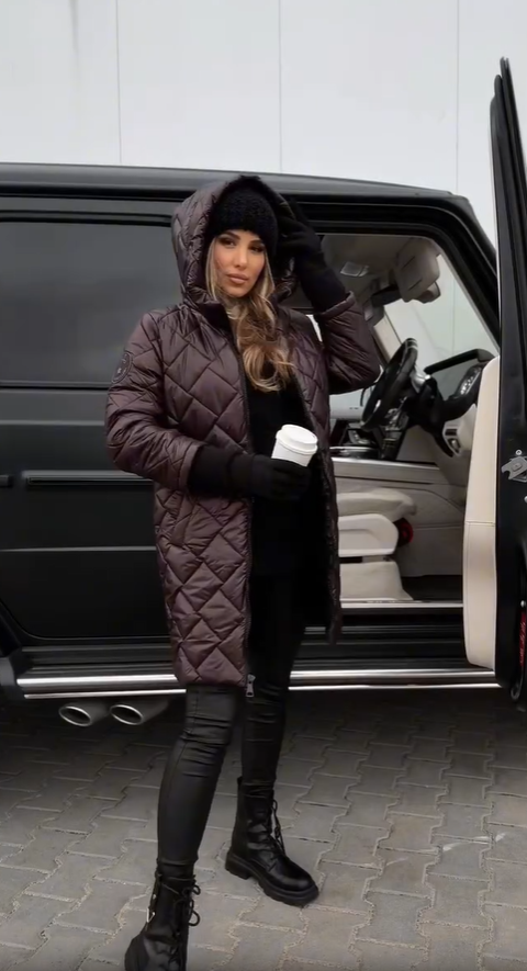 Selina - Elegante gesteppte Daunenjacke mit Kapuze