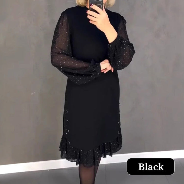JOHANNA - Elegantes Kleid mit Kristallen und Rundhalsausschnitt
