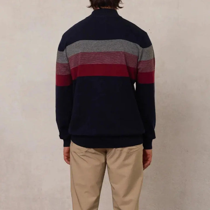 Exquisiter Pullover mit hohem Kragen