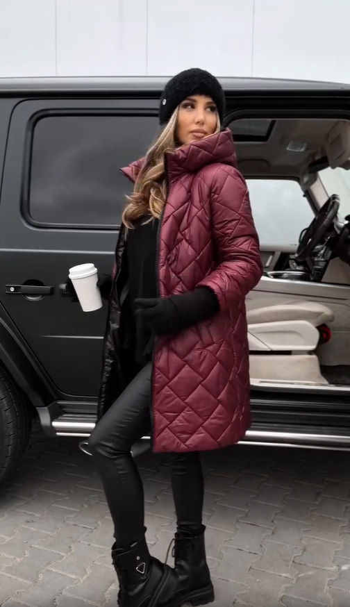Selina - Elegante gesteppte Daunenjacke mit Kapuze